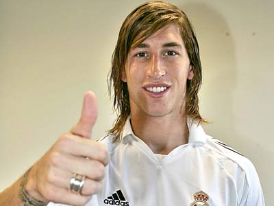 Debutó el 10 de septiembre de 2005 con el Real Madrid.